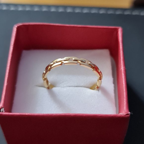 Gold ring - Picture 12 of 16